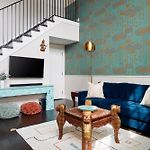 Stylish Boho Courtyard Loft With King Beds In 12S At 1 Of 7 Themed Lofts At Cowrite, Find Coffee And Tacos Downstairs, Complimentary Spin Class, Walk To Shopping In 12 South, 10 Minutes To Broadway, Parking, 24 Hr Hospitality