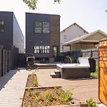 Luxury Spa Retreat Sauna, Hot Tub And Fire Pit