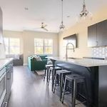 Rooftop Views 4Br 4Ba 7 Beds Near Broadway