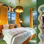3 King Suites On Music Row, Pool, Rooftop & Gym, Balcony & Garage, Downtown Views From Rooftop, Walk To Rca Studio B & Local Dining, Under 2 Miles To Broadway, Elevator Access, 24 Hr Hospitality