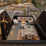 The Chestnut - Brand New Rooftop Skyline Views