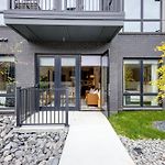 Savanna - Heart Of Midtown - Odyssey At The Park