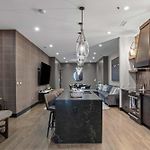 French\'S Luxury Condo - Steps From Broadway