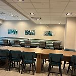 La Quinta Inn & Suites by Wyndham Nashville Airport/Opryland