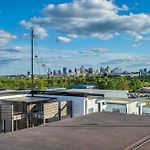 New How We Roll Rooftop - Hot Tub With Views - 13 Beds