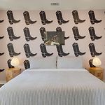 Minutes To Broadway Chic Newly Built 4Bdr W Balcony 98 Degrees By Avantstay