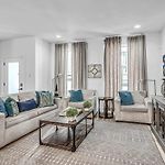Spectacular Double Rooftop Home 7 Mins To Broadway