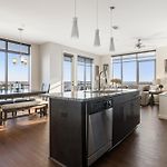 Luxurious Downtown Corner Views 2 Bed 2Bath 61