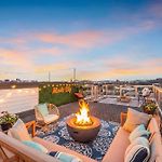 Rooftop Downtown Views - Bluebird Karaoke