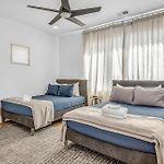 Spectacular Double Rooftop Home 7 Mins To Broadway