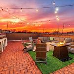 Skyline Views With Double Rooftop Deck & Game Room