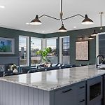 The Linden - Rooftop Views Refined Design New