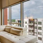 Top Floor City Living 1Br Condo 30 Day Min With Rooftop Deck