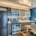 Top Floor City Living 1Br Condo 30 Day Min With Rooftop Deck