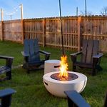 Game Room Balcony Backyard Near Downtown Nash