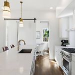 Home Near Vanderbilt And Belmont With Garage, Pool Table