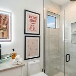 Elevator With Rooftop Hot Tub & Spacious Yard