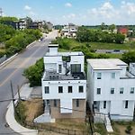 Elevator With Rooftop Hot Tub & Spacious Yard
