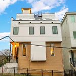 Elevator With Rooftop Hot Tub & Spacious Yard