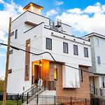 Elevator With Rooftop Hot Tub & Spacious Yard