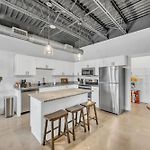 1Br Condo - King Bed - 10Mins To Broadway