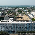 Boulevard Stays Midtown 1Br Pool Gym Parking 05