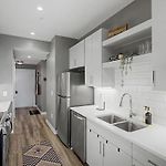 2Br Condo In Walkable Area & 5 Mins To Broadway
