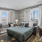 2Br Condo In Walkable Area & 5 Mins To Broadway