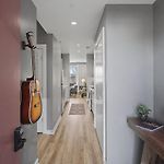 2Br Condo In Walkable Area & 5 Mins To Broadway