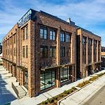 2Br Condo In Walkable Area & 5 Mins To Broadway