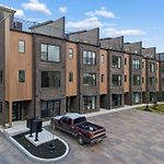 3Br Townhome Rooftop Views Hot Tub & Fireplace