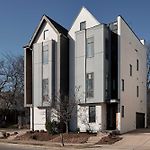 Perfect Cma Fest Hq, Rooftop 10 Mins To Downtown, Garage, Ping Pong, Karaoke, Axe Throwing, Shuffleboard, 10 Mins To Broadway, 5 Mins To Five Points, Perfect For Bachelors Or Bachelorettes, 24 Hr Hospitality