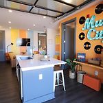 The Muse - Modern 2Br Condo With Private Balcony And City Rooftop Access