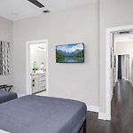 Large Nashville Home Rooftop Hot Tub & City View