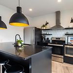 The Double Shot: Dual-Suite Bachelor Retreat By Avantstay