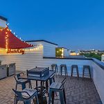 Rooftop Fire Pit + River Views 4Br Sleeps 12