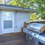 Upper Unit Retreat Pet-Friendly