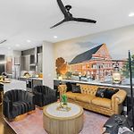 Luxury Gated Duo Sleeps 24 Karaoke & Rooftop