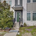 Pet-Friendly Nashville Townhome W/ Rooftop Deck!