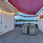 Rooftop Fire Pit + River Views 4Br Sleeps 12