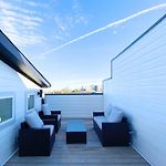 Luxury Hillsboro Village Rooftop Retreat Sleep 12 W Chef S Kitchen Smart Tvs & Garage Walk To Vanderbilt Pancake Pantry & Boutique Shopping Minutes To Broadway 12 South & The Parthenon 24 7 Hospitality