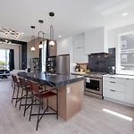 Luxe-Elevate-Modern Luxury-Stunning City Views