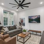 Highland Station - Private Rooftop - Sleeps 14