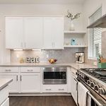 Jade - Private Patio And Balcony - Near Germantown