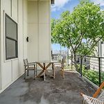 Jade - Private Patio And Balcony - Near Germantown