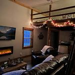 The Den At J-Barn - Secluded Retreat