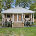 Vibey Unit In Duplex