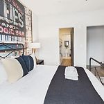 Symphony - Odyssey - Mins To Broadway - Pool & Gym