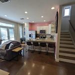 2-Bedroom Condo Unit With Free Parking & 2 King Beds