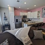 2-Bedroom Condo Unit With Free Parking & 2 King Beds